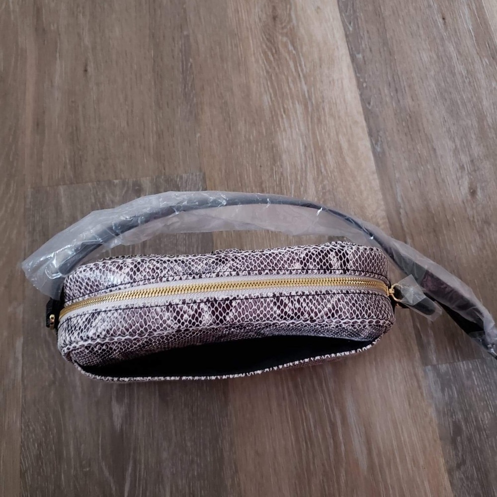 NWOT Leather crossbody bag w/ removable pouch - Picture 2 of 8